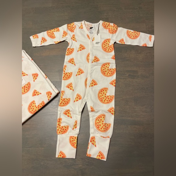 🍕NEW! • Monica & Andy • Romper and Blanket | Size: 6-9 months - Picture 2 of 9